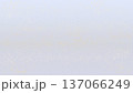 金箔散らしのある和風の背景素材（霞） 137066249