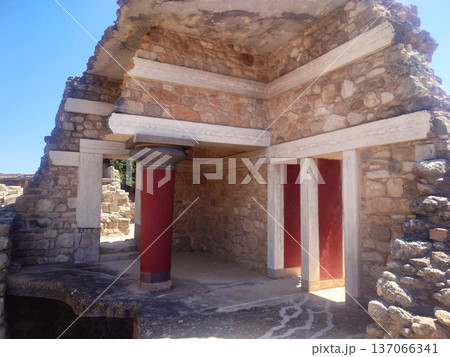Red Columns of Knossos Palace Minoan Ruins in Crete Greece Red Columns of Knossos Palace Minoan Ruins in Crete Greece 137066341