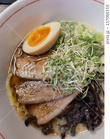 Japanese Ramen Noodle Soup in Bowl 137066559