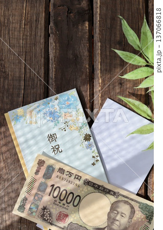 水色で花柄のご祝儀袋と新札の一万円 水色で花柄のご祝儀袋と新札の一万円 137066818
