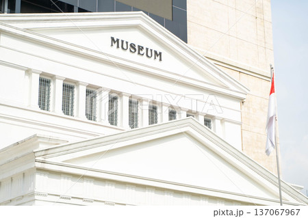 インドネシア国立博物館(National Museum of Indonesia)外観と国旗 インドネシア国立博物館(National Museum of Indonesia)外観と国旗 137067967