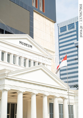インドネシア国立博物館(National Museum of Indonesia)外観と国旗 インドネシア国立博物館(National Museum of Indonesia)外観と国旗 137067968