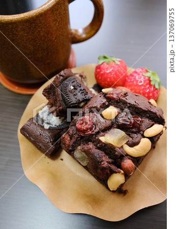 手作りケーキとコーヒー 手作りケーキとコーヒー 137069755