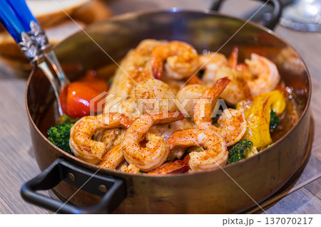 観客席 止まり木 パーチ 137070217