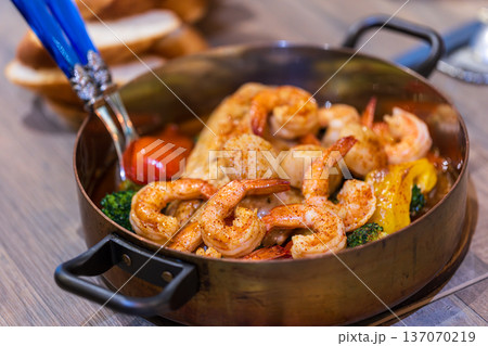 観客席 止まり木 パーチ 137070219