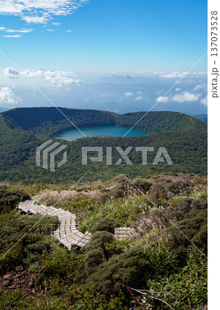 鹿児島県韓国岳山頂の景色 137073528