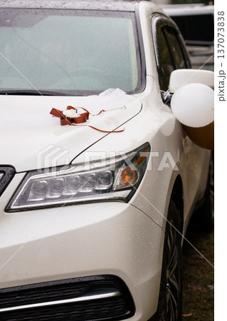 White Wedding Car Decorated with Red Ribbon and White Balloon on Rainy Day, Elegant and Romantic Vehicle Arrangement White Wedding Car Decorated with Red Ribbon and White Balloon on Rainy Day, Elegant and Romantic Vehicle Arrangement 137073838