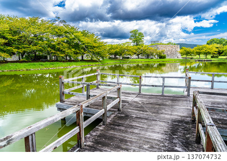 【日本100名城】初秋の赤穂城 二の丸遊水池と本丸石垣 兵庫県赤穂市 【日本100名城】初秋の赤穂城 二の丸遊水池と本丸石垣 兵庫県赤穂市 137074732