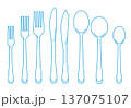 カトラリーのセットのベクターイラスト、ラインアート線画　フラットデザイン（フォーク、ナイフ、スプーン 137075107