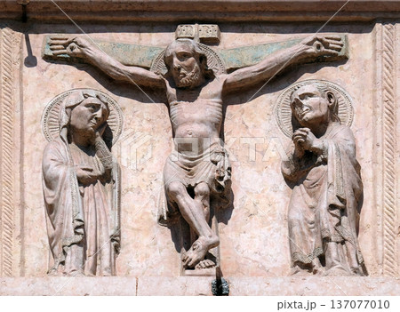 Crucifixion, relief on Facade of Sant`Anastasia Church in Verona, Italy 137077010
