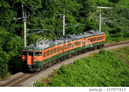 篠ノ井線を走る115系回送電車3両 篠ノ井線を走る115系回送電車3両 137077813
