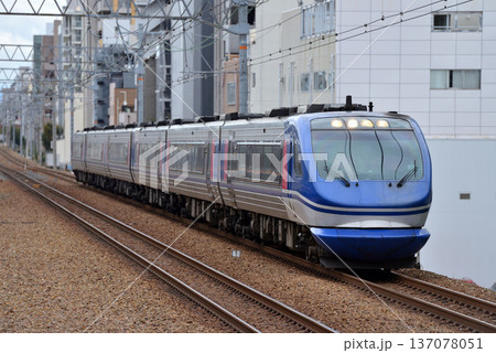 東海道本線を走るHOT7000系特急スーパーはくと6両 東海道本線を走るHOT7000系特急スーパーはくと6両 137078051