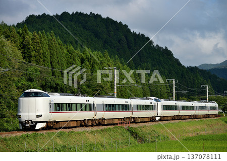 山陰本線を走る287系特急きのさき4号・まいづる2号 山陰本線を走る287系特急きのさき4号・まいづる2号 137078111
