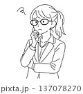 考える女性 137078270