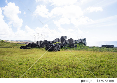 アフ・ビナプ、ラパ・ヌイ国立公園、イースター島、2025年11月 137078466