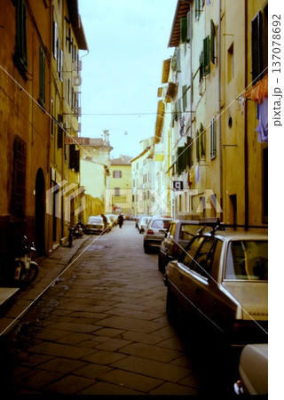 ピサの街路 137078692
