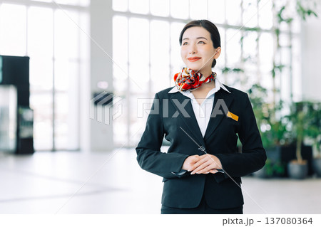 空港のグランドスタッフ 「撮影協力:神戸空港(UKB)」 空港のグランドスタッフ 「撮影協力:神戸空港(UKB)」 137080364