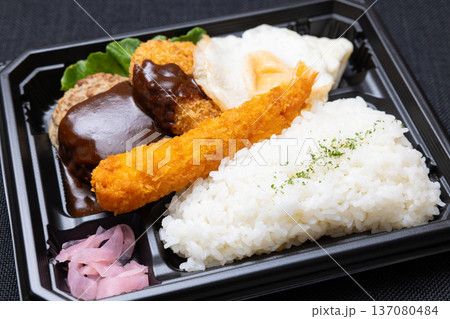 おいしいエビフライが入った洋食弁当 137080484