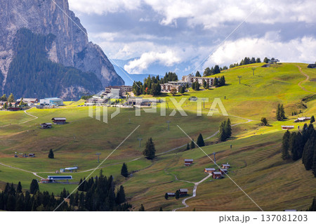 Sassolungo, Alpe di Siusi, Dolomites, Italy 137081203