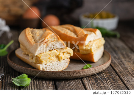 Spanish potato omelette sandwich 137085530