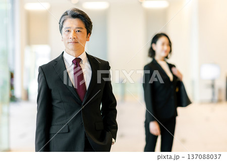 オフィスで働く人々 撮影協力:LINK FOREST オフィスで働く人々 撮影協力:LINK FOREST 137088037