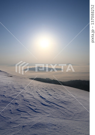 雪原と雲海 雪原と雲海 137088252