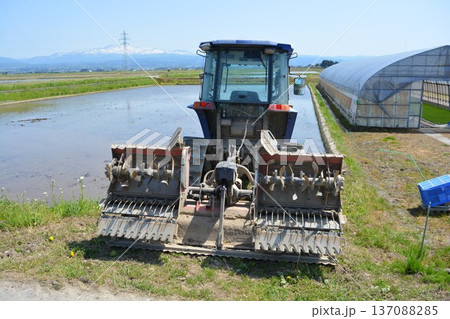 農業機械 トラクター 137088285