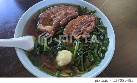 ニラとスペアリブの入ったスタミナラーメン 137089483