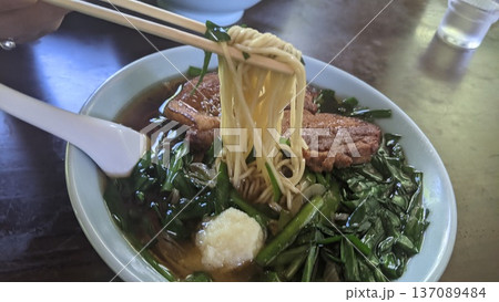 ニラとスペアリブの入ったスタミナラーメン 137089484