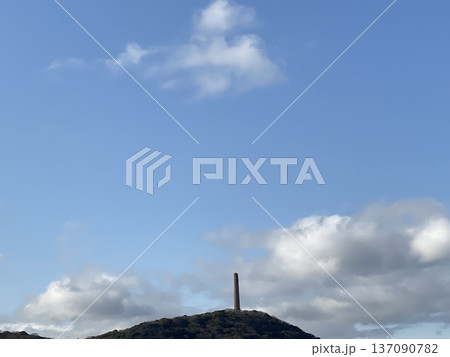 山の上の煙突と空 山の上の煙突と空 137090782