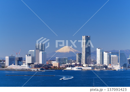 快晴の横浜港 快晴の横浜港 137091423