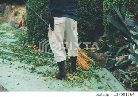 Japanese Gardener 137091564