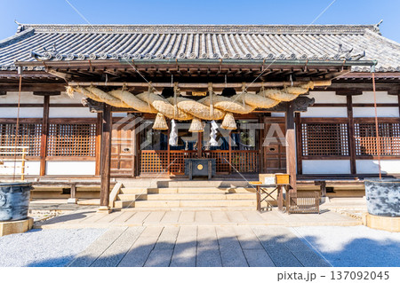 阿智神社　拝殿　倉敷美観地区観光（鶴形山に鎮座する海上交通の守護神　宗像三女神を祀る御社） 137092045