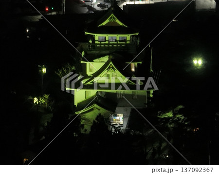 <空撮>夜景・ライトアップされた夜の横手城 <空撮>夜景・ライトアップされた夜の横手城 137092367