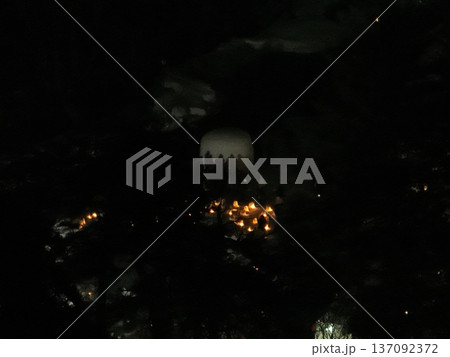 ＜空撮＞夜景・横手城下のかまくらとイルミネーション 137092372