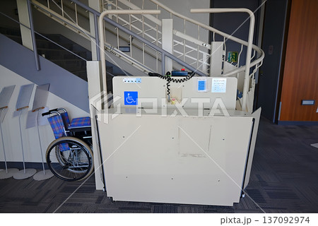 車椅子専用階段リフト 137092974