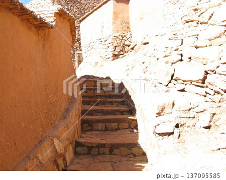 アイット・ベン・ハドゥの街の中 137095585