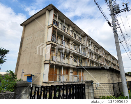 集合住宅 137095689