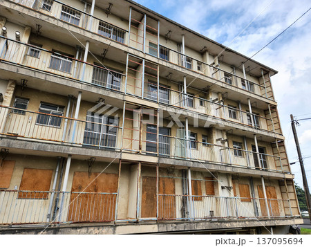 集合住宅 137095694