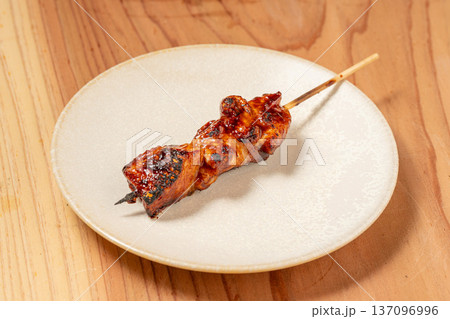 豚串 炭火で香ばしく焼き上げた居酒屋定番料理 豚串 炭火で香ばしく焼き上げた居酒屋定番料理 137096996