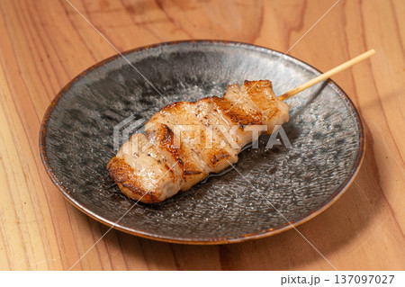 豚串 炭火で香ばしく焼き上げた居酒屋定番料理 137097027