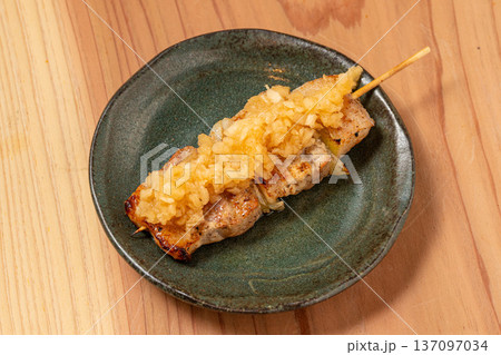 豚串 炭火で香ばしく焼き上げた居酒屋定番料理 豚串 炭火で香ばしく焼き上げた居酒屋定番料理 137097034