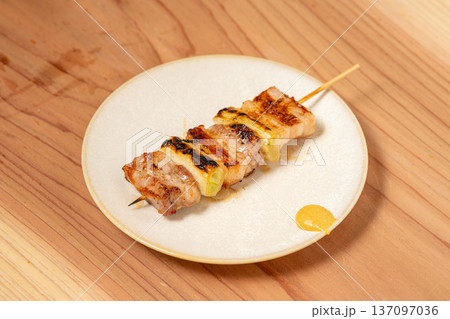 豚串 炭火で香ばしく焼き上げた居酒屋定番料理 137097036