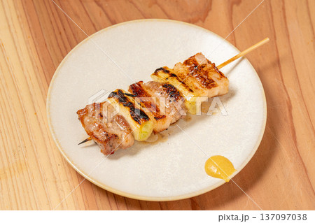 豚串 炭火で香ばしく焼き上げた居酒屋定番料理 137097038