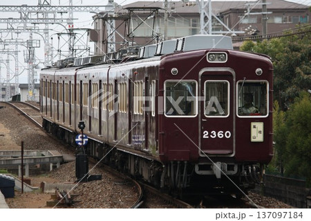 阪急電鉄旧2300系 嵐山線 行先表示板を掲げた旧型車両 阪急電鉄旧2300系 嵐山線 行先表示板を掲げた旧型車両 137097184