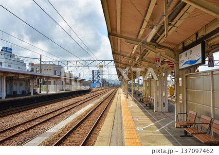 富山　あいの風とやま鉄道の魚津駅 137097462