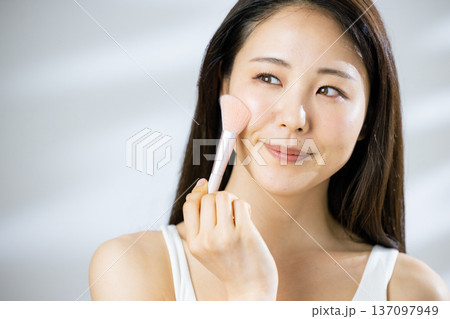 美しい女性のビューティーイメージ 美しい女性のビューティーイメージ 137097949