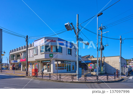 神奈川県川崎市麻生区 百合ヶ丘駅前(南口)を見る 137097996