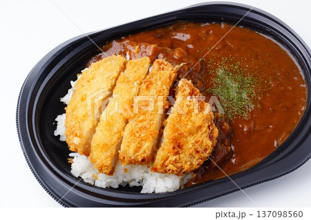 カツカレー弁当 137098560