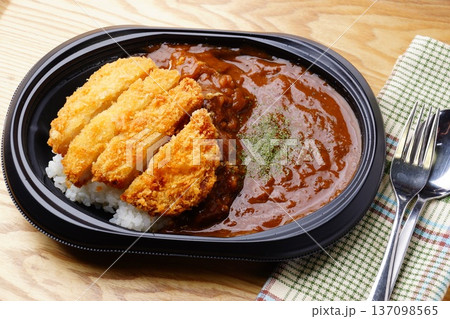 カツカレー弁当 カツカレー弁当 137098565
